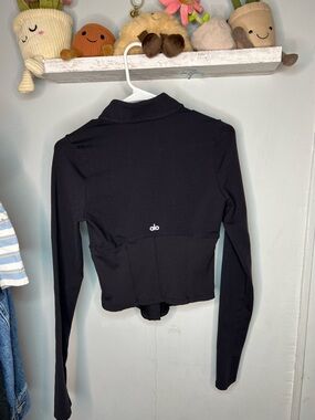 ALO Yoga | Tops | Alo Black Cropped Accolade Crewneck Sweatshirt